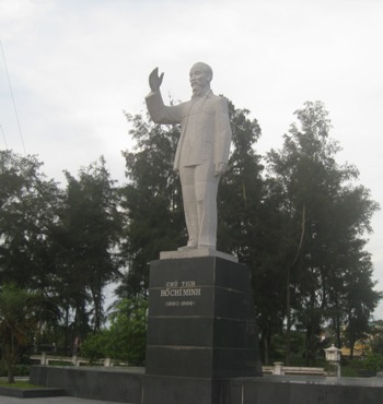 Uncle Ho statue on Co To island